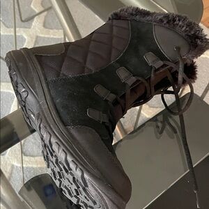Columbia Women's Black Fur-Lined Winter Boots